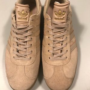 Beige adidas gazelle suede sneaker